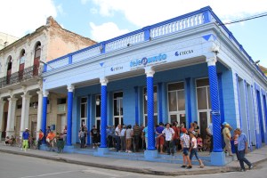 Locals and tourists lining up to get online
